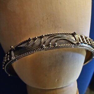 Vintage gold bangle unmarked